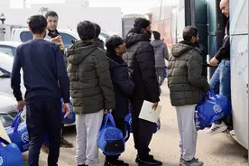 利比亚遣返160名非法移民图片