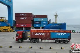 西部陆海新通道打火机外贸出口班轮首航图片