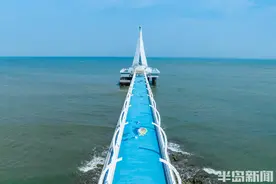 宝藏海岸线展现“深蓝之光”图片