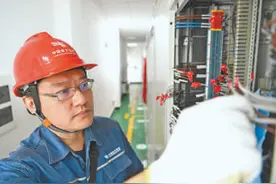 潜心钻研  技术攻关（工匠绝活）图片