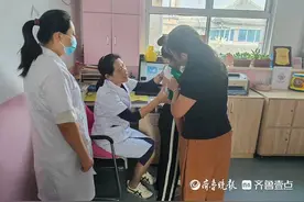 范美丽教授受邀到泰山区人民医院小儿推拿科坐诊图片