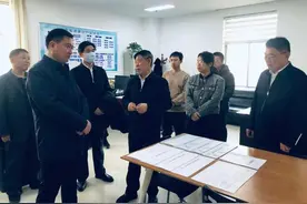 屈跃宽视察调研新能源新材料产业链专班工作图片