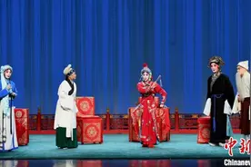 福建京剧院复排濒临失传剧目《十三妹》献演 展现戏曲新生力量风采图片