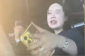 保时捷女司机撞车不道歉反恐吓被撞车主，称撞四五辆都赔得起？警方：已被行拘图片
