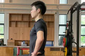 游泳爱好者陆上力量训练图片