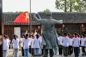 隔空对唱！锡港学子用一场快闪向祖国深情告白图片