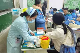 高考体检进校园 为考生健康保驾护航图片