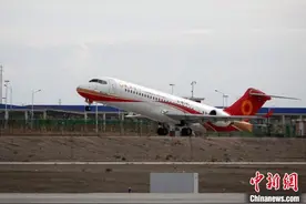 中国ARJ21客机及客改货机型首飞中亚 开辟“空中丝路”新航线图片