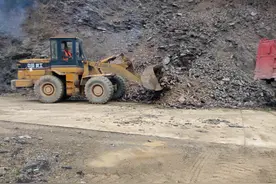 思旸镇：开展农村道路隐患治理 筑牢交通安全防线图片