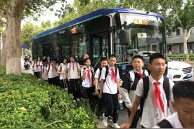 新学期，济南公交多措并举保障学子便捷出行图片