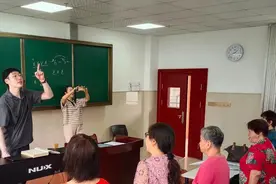 “银发族”课堂新气象：青年教师点亮老年大学图片