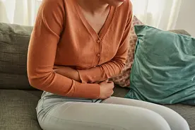 肠子打结放不出屁，腿上还长大包，遇上ta千万别耽误图片