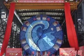 中国自主研制最大直径盾构机在长沙下线图片