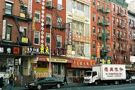 被捕80次的美国男子抢劫华人商店，拿走1200美元仍被释放图片