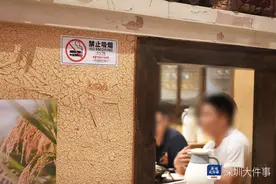 男子吸烟同伴瞎扯“熏蚊子”，专家：餐厅应履行控烟职责图片