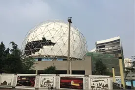北京三环边上的白色大“圆球”，变身啦！图片