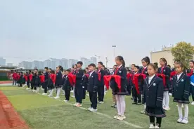 西安市灞桥区东城六小举行“红领巾爱祖国”建队日主题活动图片