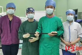 不幸中的万幸！1米钢筋贯穿男子胸颈却“绕”开重要器官，华西医生成功施救图片