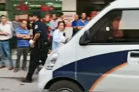 网传广西一地银行门口发生抢钱事件 当地派出所辟谣图片