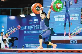 龙雪刘欣欣在全国举重冠军赛中斩获佳绩图片