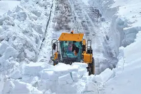 多图！为了独库公路复通，他们除雪有多拼图片