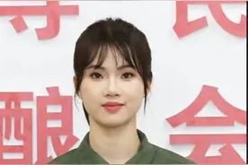准“00后”全国人大代表徐枫灿，是陆军首批自主培养的女飞行员之一，入列就飞直-20图片