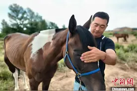通讯：鄂托克草原上四代人的马术传承图片