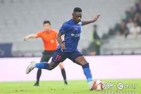 中超综合：申花迎四连胜 泰山五轮不胜图片