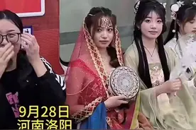 小姐姐国庆假期来洛阳玩，刚坐上地铁就惊呆了，旁边坐了一排汉服小姐姐，穿现代装的她仿佛才是穿越的那一个#图片
