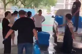 高温持续，安徽黄山各学校酌情研判是否停课，有家长自费买冰降温图片