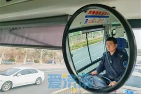 12分钟的“双闪时刻”！走近济南的“公交民间林长”图片