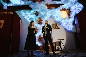 魔性的声音和娴熟的手法，千万网友被这个魔术师硬控！图片