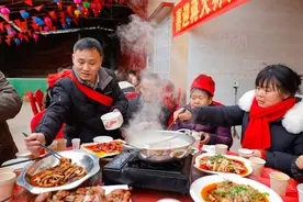 迟到40年的团圆图片