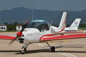 乘直升机高空俯瞰长城，延庆迎来暑期旅游小爆款图片