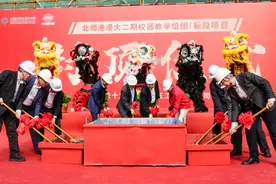蛇年首个封顶校园项目，北师港浸大二期建设迎新进展图片
