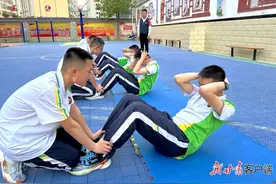 武威：小学阶段实施“每天一节体育课，每周一节足球课”图片