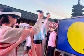 传统与现代融合，中秋小长假这所学校把社团搬进古镇，打造没有围墙的校园图片