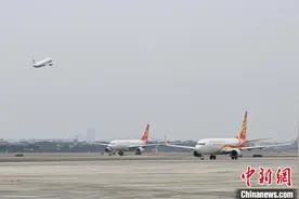 （新春见闻）浙江杭州机场春运忙 高峰期航班起飞间隔仅2分钟图片