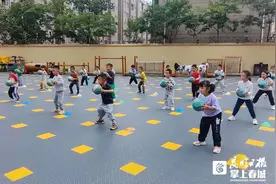 西山区第二幼儿园：萌童花样拍球展风采图片
