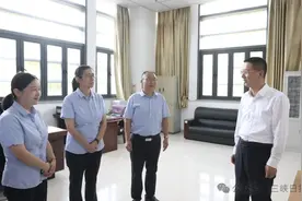 熊征宇马泽江走访慰问教师代表图片