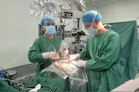 长期久坐导致腰腿疼痛 专家提醒假期避免剧烈运动图片