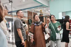 厦门湖里让艺术飞入百姓家：云肩等非遗向居民授艺，拍卖走进普通人图片