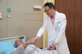 突感手脚“罢工”？八旬老伯突发“炸裂”般的头痛！为什么高温容易导致脑动脉瘤破裂出血图片
