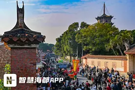 可爱！今天，“蛇蛇”亮相泉州西街！图片