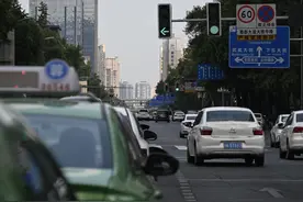 成都部分红绿灯“五一”将开启“节假日模式”！可有效降低拥堵程度30%图片