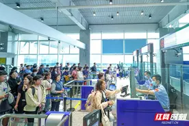 刷新同期历史记录！张家界口岸出入境客流量突破20万人次图片