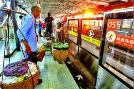 重庆：“背篓专线”暖民心图片