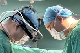 婆婆心脏长拳头大“果冻”样肿瘤，医生紧急拆除“炸弹”化险为夷图片
