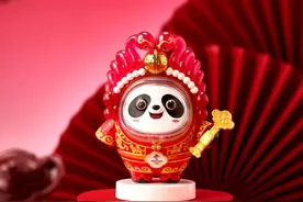 蛇年换新装！冰墩墩变身“蛇墩墩”图片