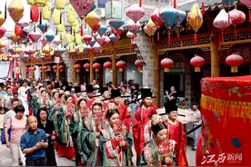 修水举行“因为爱情·不要彩礼要幸福”集体婚礼图片